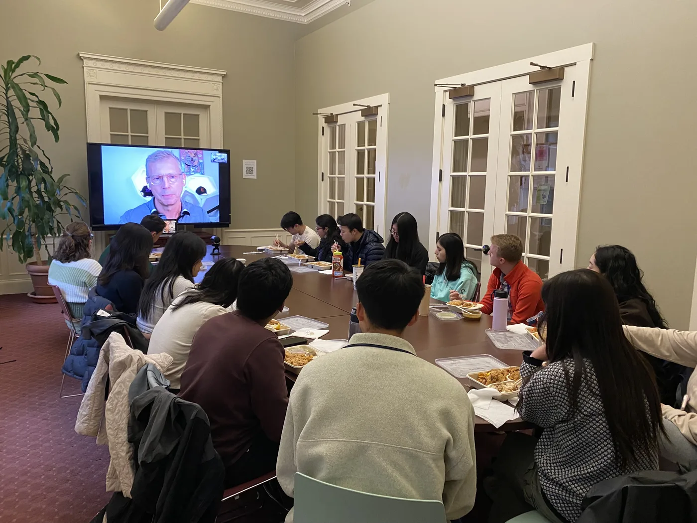 Leslie Barry guest lecturing on pretotyping at Stanford